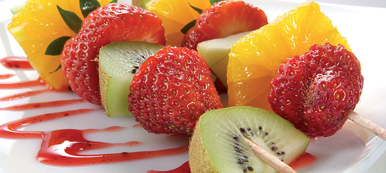 Brochettes de fruits frais Nos recettes sucrées Coeur de pom