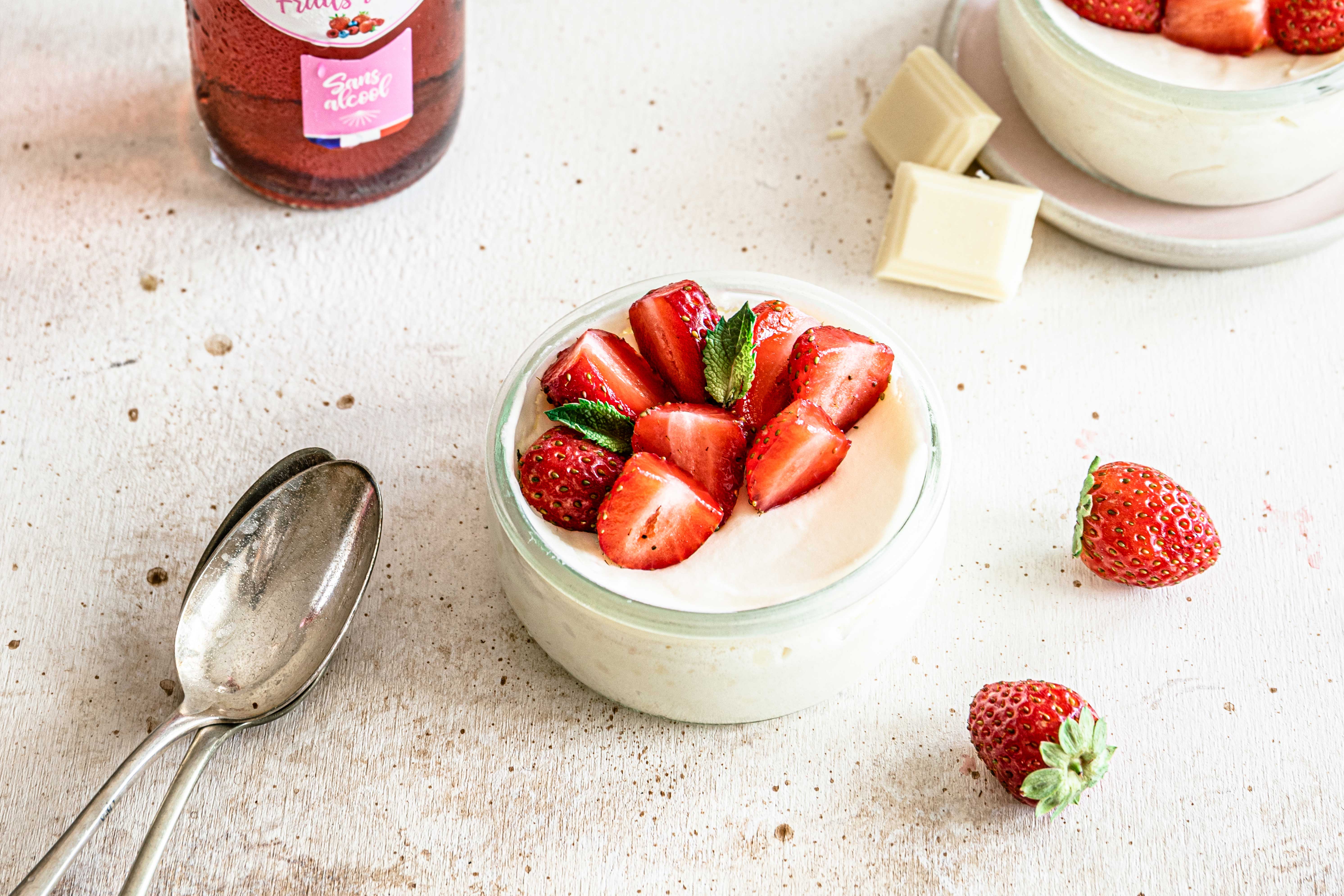 Crème au chocolat blanc, fraise et menthe 